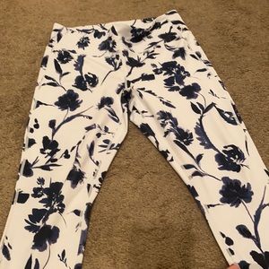 Athleta size large leggings cropped